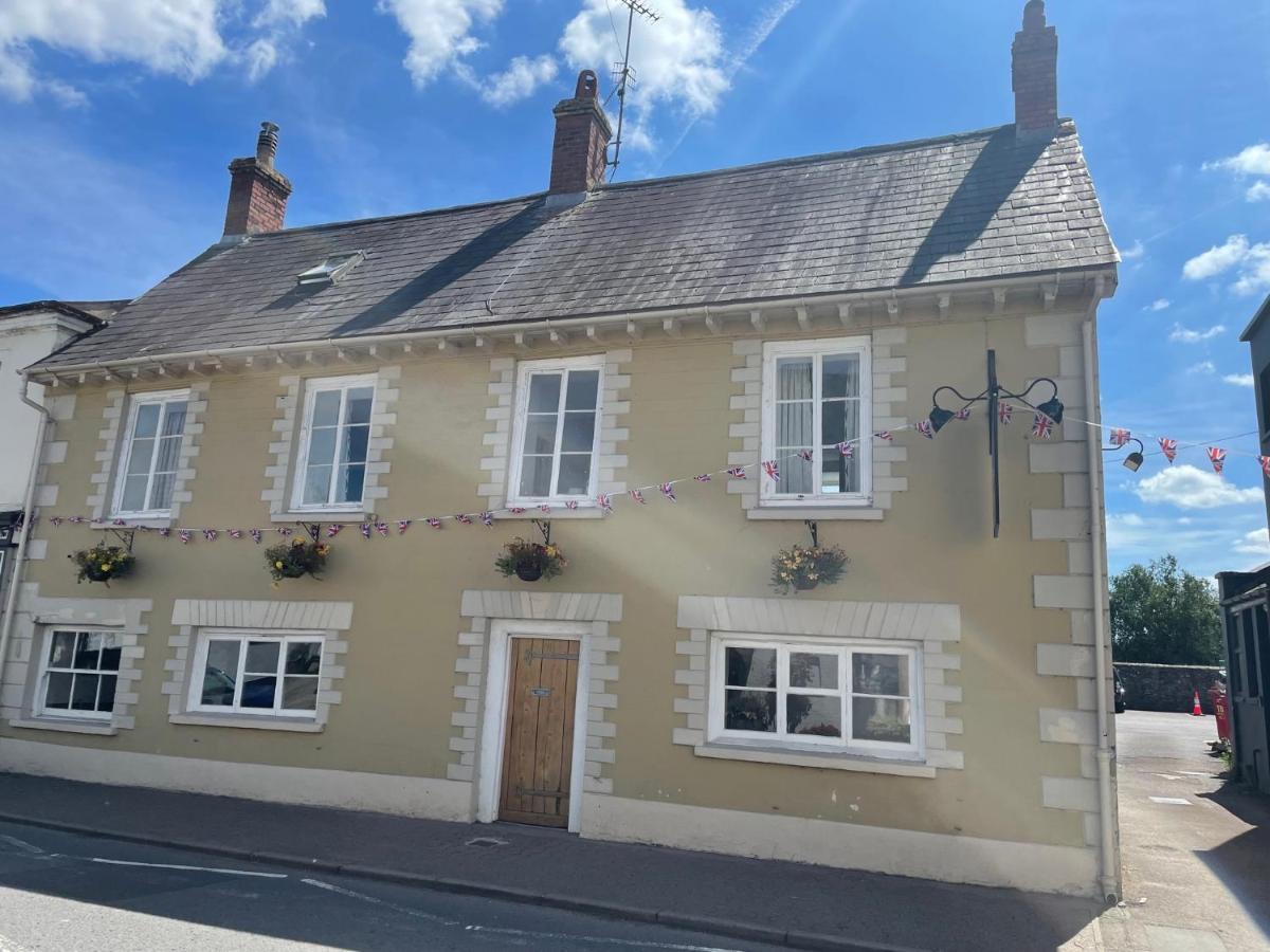 Alfred Russel Wallace Restaurant With Rooms Usk Exterior foto